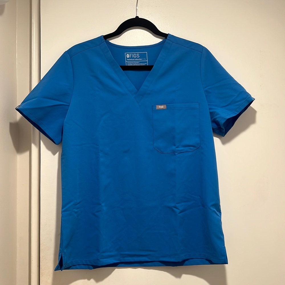 Women’s Figs scrub top
